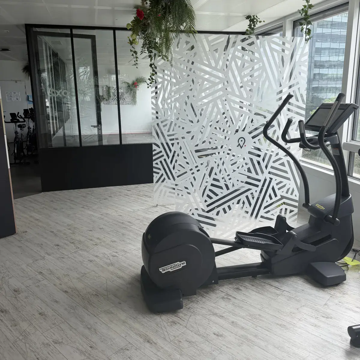 Vélo elliptique et espace de cours.